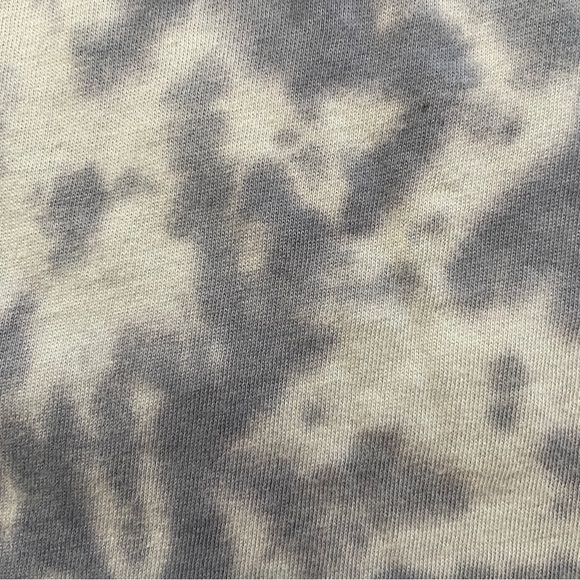 Old Navy Graphic Tee - Picture 11 of 13